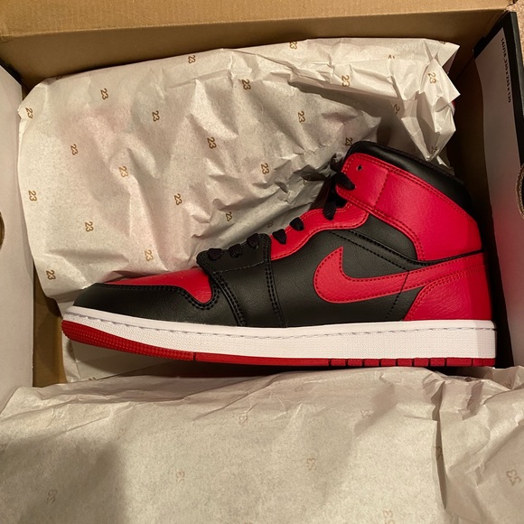 SOLD - NEW Nike Air Jordan 1 Mid Banned - Size 10 US - Picture 6 of 9